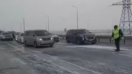 Павлодар-Астана тас жолында 170 көлік кептелісте қалды