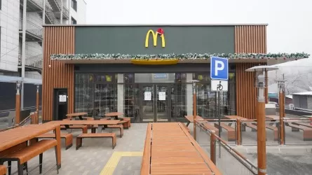 McDonald's в Казахстане возобновит работу в понедельник без названия – СМИ