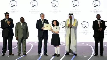 Токаев в ОАЭ провел награждение за достижения в области устойчивого развития