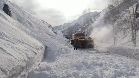 ШҚО: Қыс басталғалы таудан 244 060 текше метр қар түсірілді