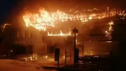 На курорте Шымбулак в Алматы загорелся ресторан