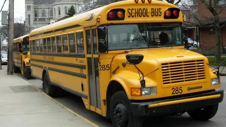 В области Абай хотят купить в лизинг три школьных автобуса за 140,7 млн тенге