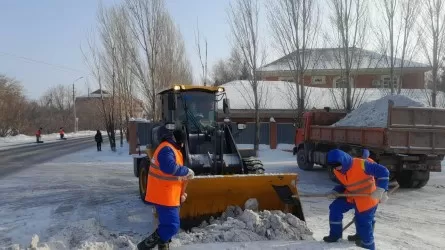 Снег в Астане убирают более 2 тыс. человек