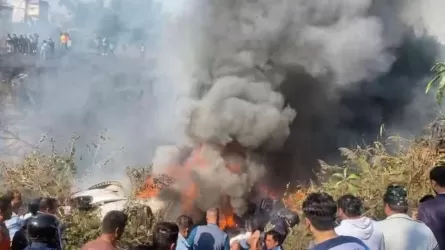 В Непале упал самолет с 72 людьми на борту