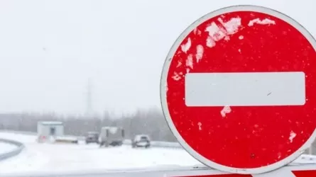 В четырех регионах Казахстана закрыли дороги