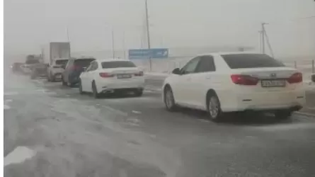 170 машин застряли на дороге в Павлодарской области из-за непогоды