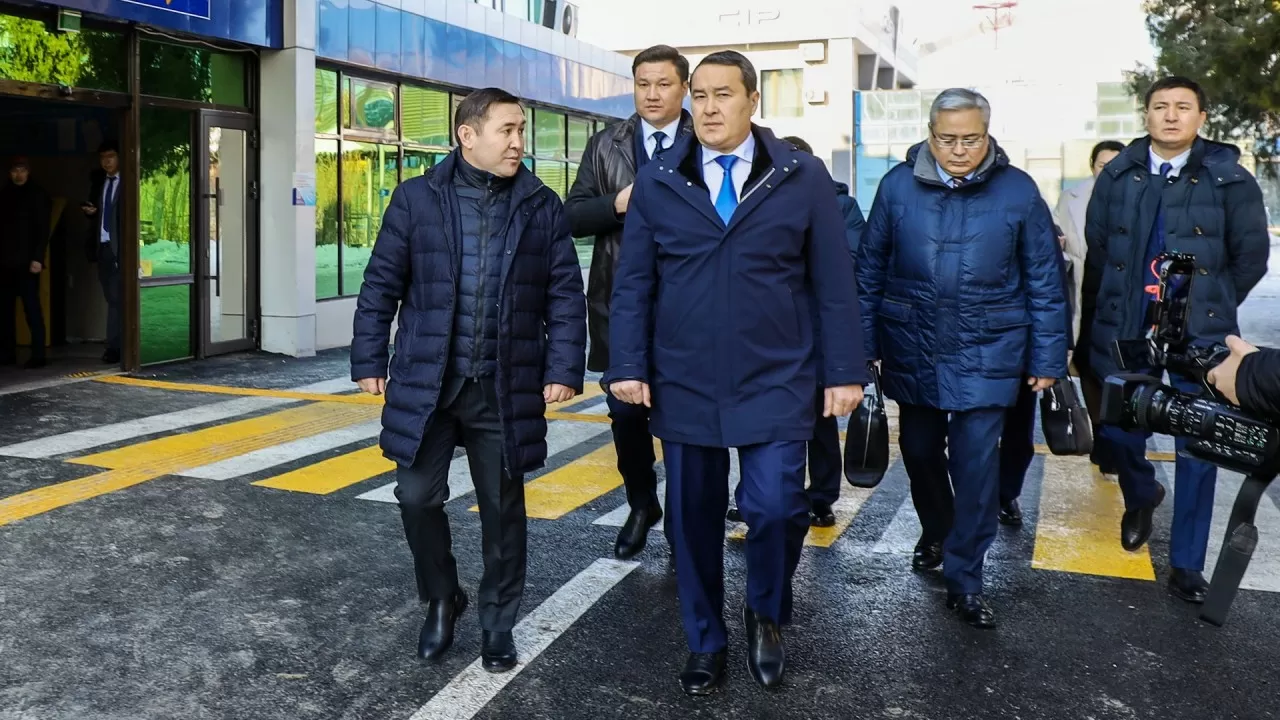 Әлихан Смайылов Шымкентті жылумен жабдықтаудағы кемшіліктерді атап көрсетті