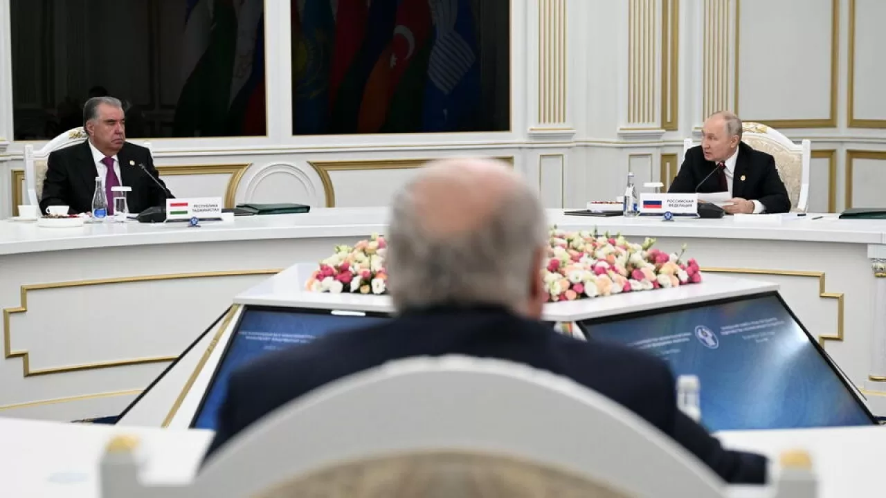 Мәскеу бейбітшілік шарты бойынша Ереван мен Баку келіссөздерін ұйымдастыруға дайын — Путин
