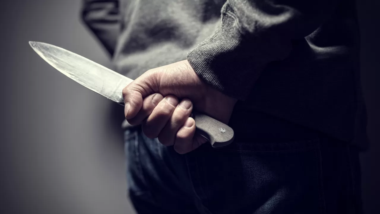 Түркістанда ер адам кезек күтіп тұрғанда ашуға булығып, дәрігерді пышақтап тастаған