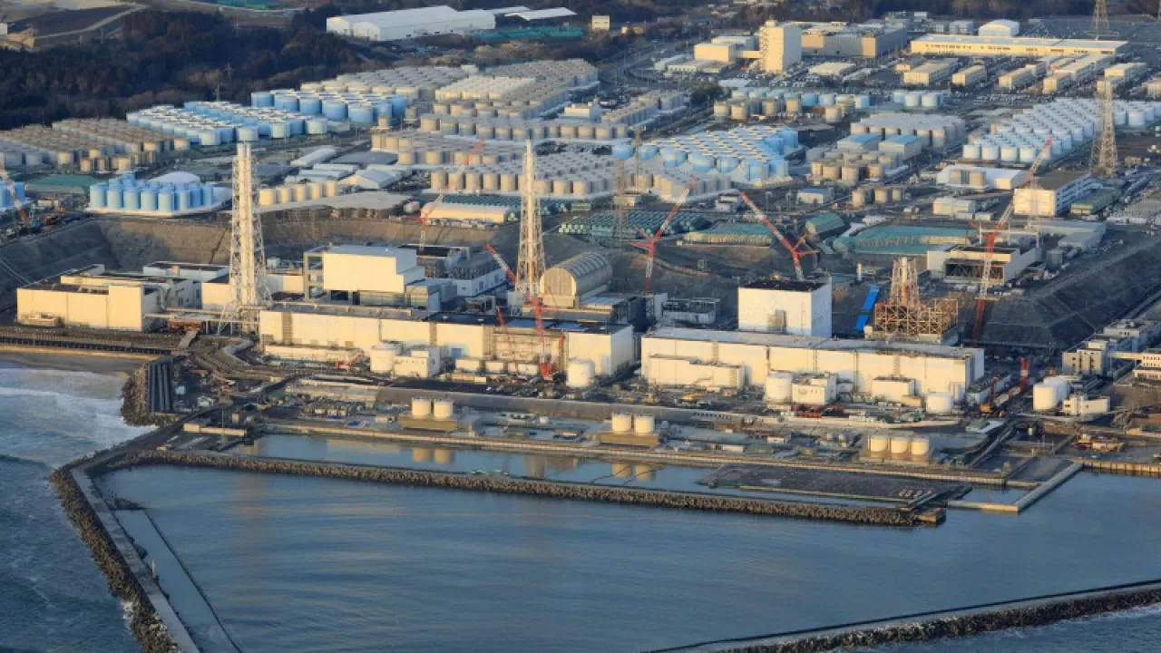Жапония "Фукусима-1" АЭС-нен судың екінші партиясын шығара бастады