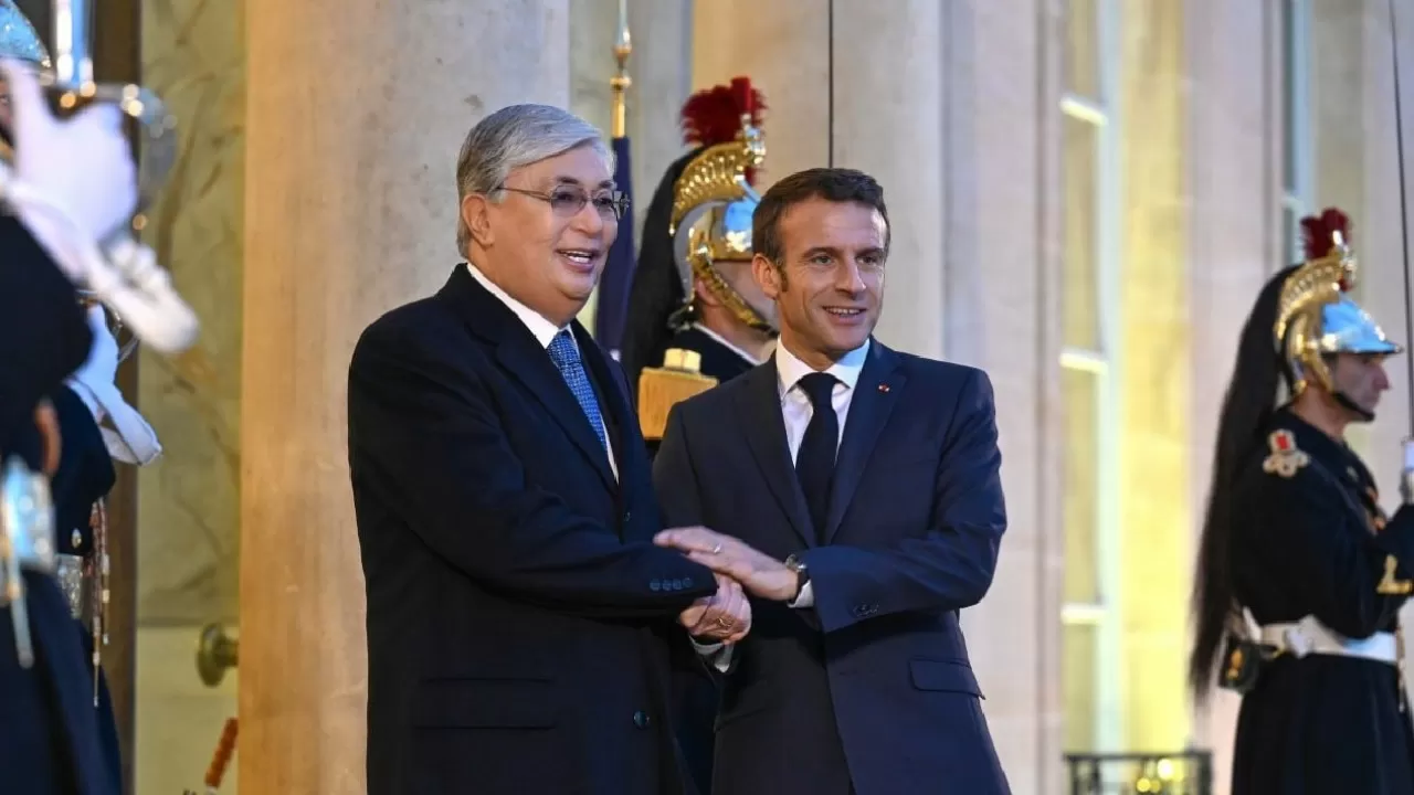 Франция президенті Астанаға неге бет бұрды? 