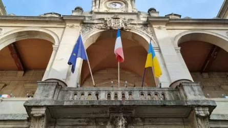 Во Франции сняли флаг Украины после слов Зеленского об Армении