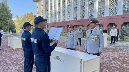 В Шымкенте в День Республики привели к присяге молодых полицейских