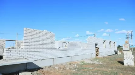 На 2 года замерло строительство двухэтажки в Актюбинской области