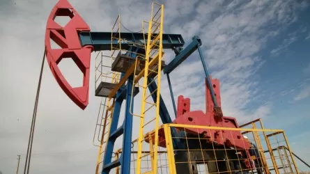 Нефть Brent упала ниже 90 долларов за баррель