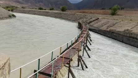 "Казводхоз" запросил новые тарифы на подачу воды по каналам