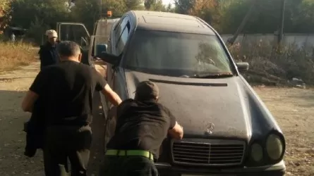 Ақтөбе тұрғыны эвакуатордың көмегімен автокөлікті ұрлап кеткен