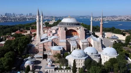 Вход в мечеть "Айя-София" в Стамбуле планируют сделать платным для иностранцев