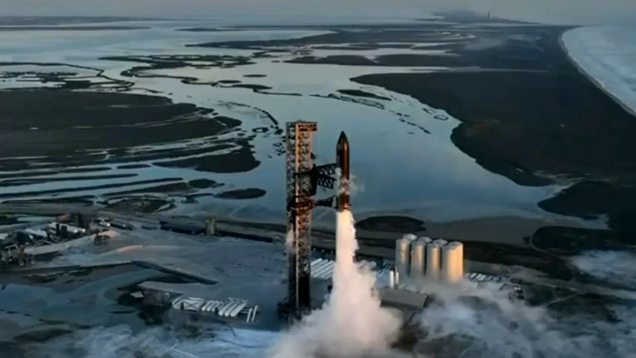 SpaceX назвала причину второй неудачи с "самой мощной в истории" ракетой