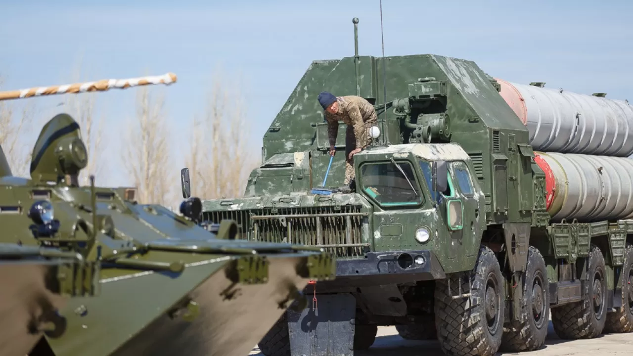 Казахстан поставляет в Армению свою военную технику?