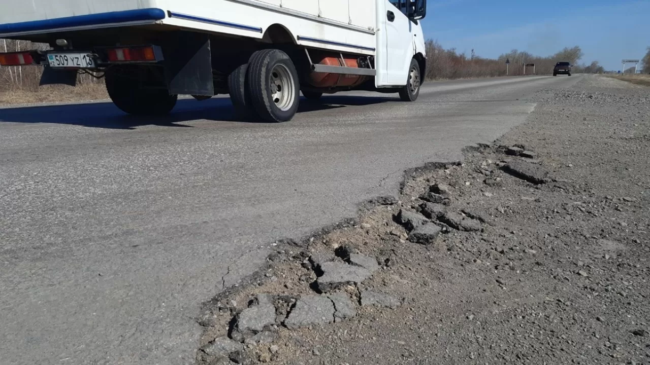 В селах Костанайской области предложили установить арки как защиту от большегрузов 