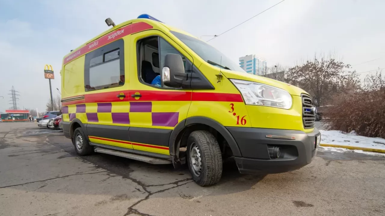Жители села в Улытауской области требуют выделить новую машину скорой помощи
