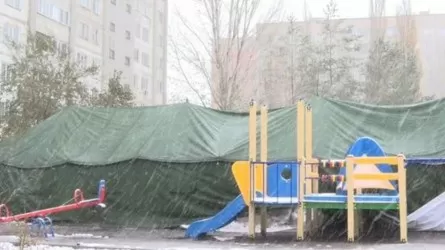 В Павлодаре детские площадки возводят с нарушениями и опозданиями