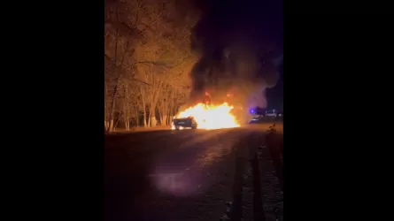 Две автомашины сгорели при столкновении на трассе Алматы – Коргас