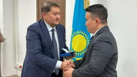 Ғалым Руслан Нұрлыбаев «Ерен еңбегі үшін» төсбелгісімен марапатталды