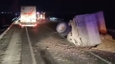 Қызылорда облысында жүк көлігінің тіркемесі жолаушылар автобусына соғылған