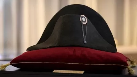 За сколько продали легендарную шляпу Наполеона  