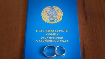 Сколько казахстанцев состоят в браке или в разводе?