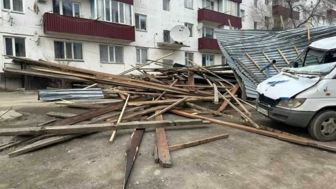 Сұрапыл жел: Павлодар облысында 40 елді мекен жарықсыз қалды