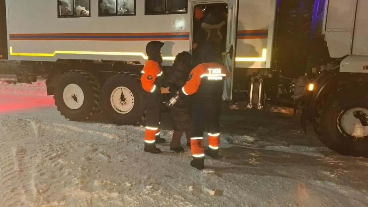 Екі күн ішінде автожолдарда 5 мыңнан астам адам құтқарылды 