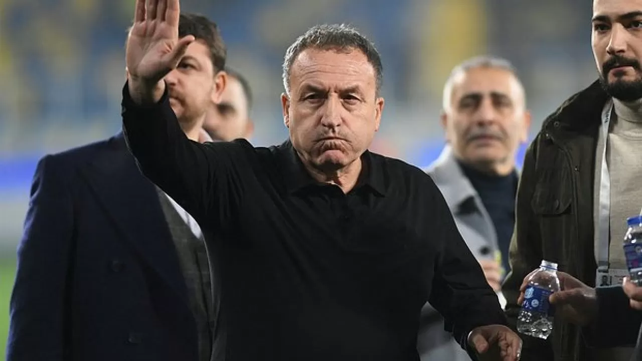 Президент турецкого футбольного клуба подал в отставку после избиения судьи на поле