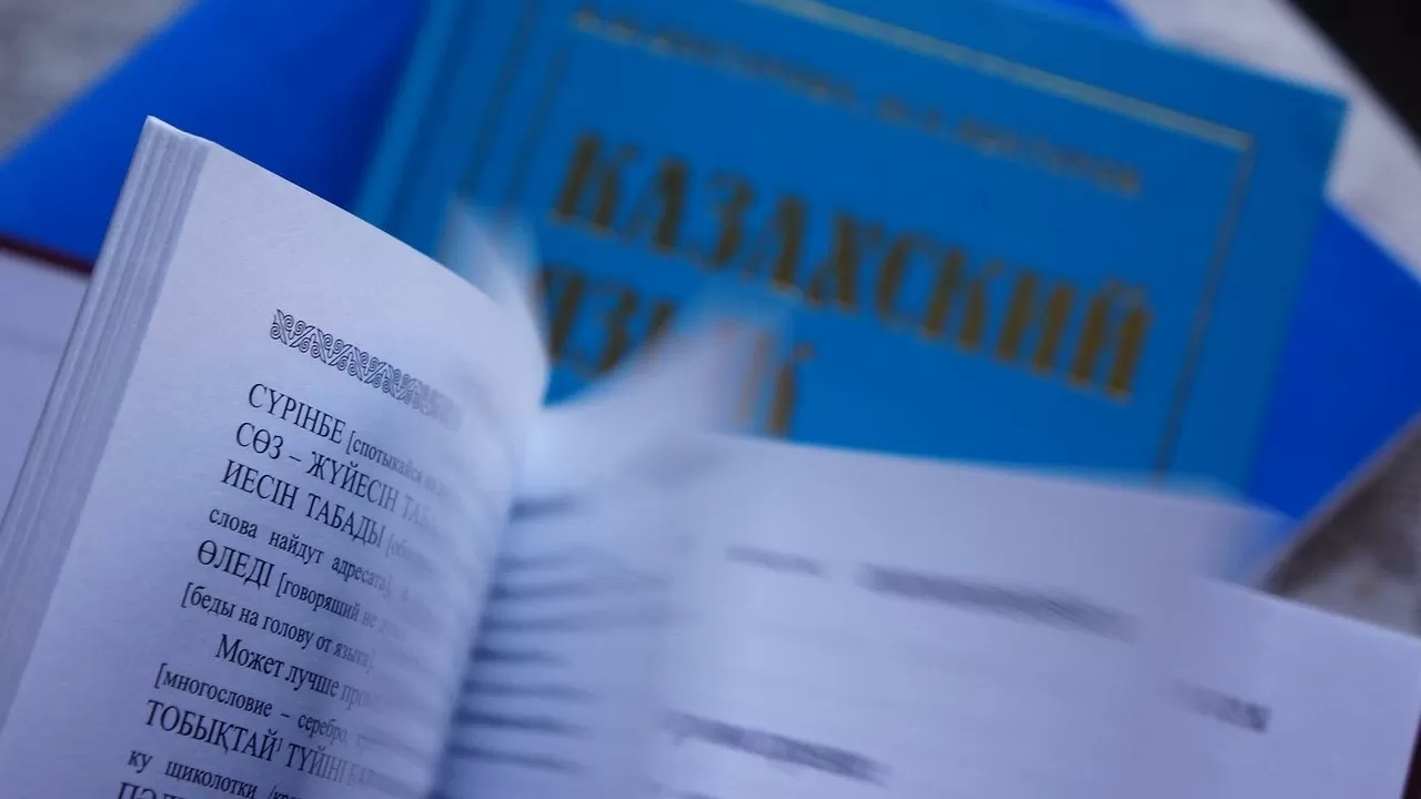 Президент РК внес 7 млн тенге в фонд поддержки казахского языка
