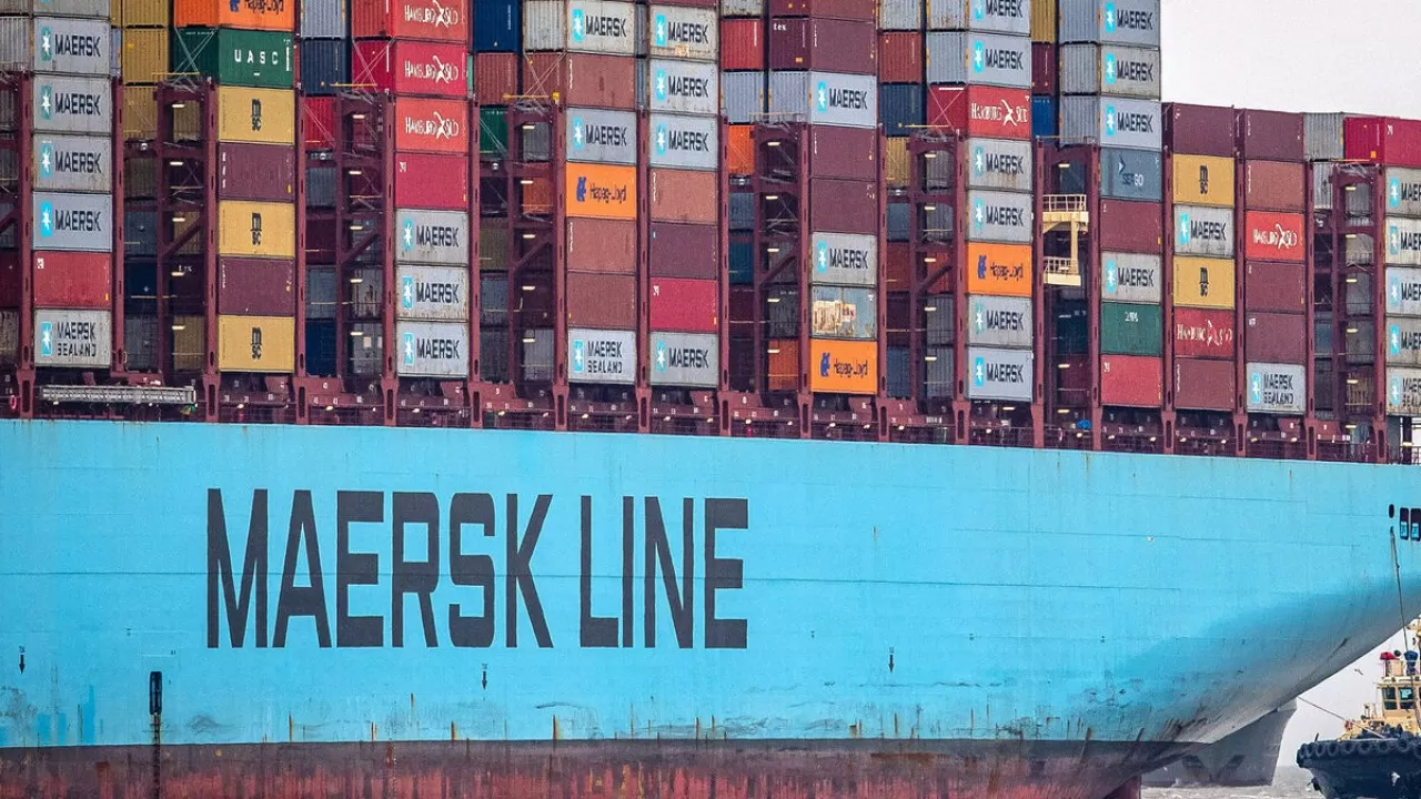 Maersk прекращает перевозку грузов через Красное море