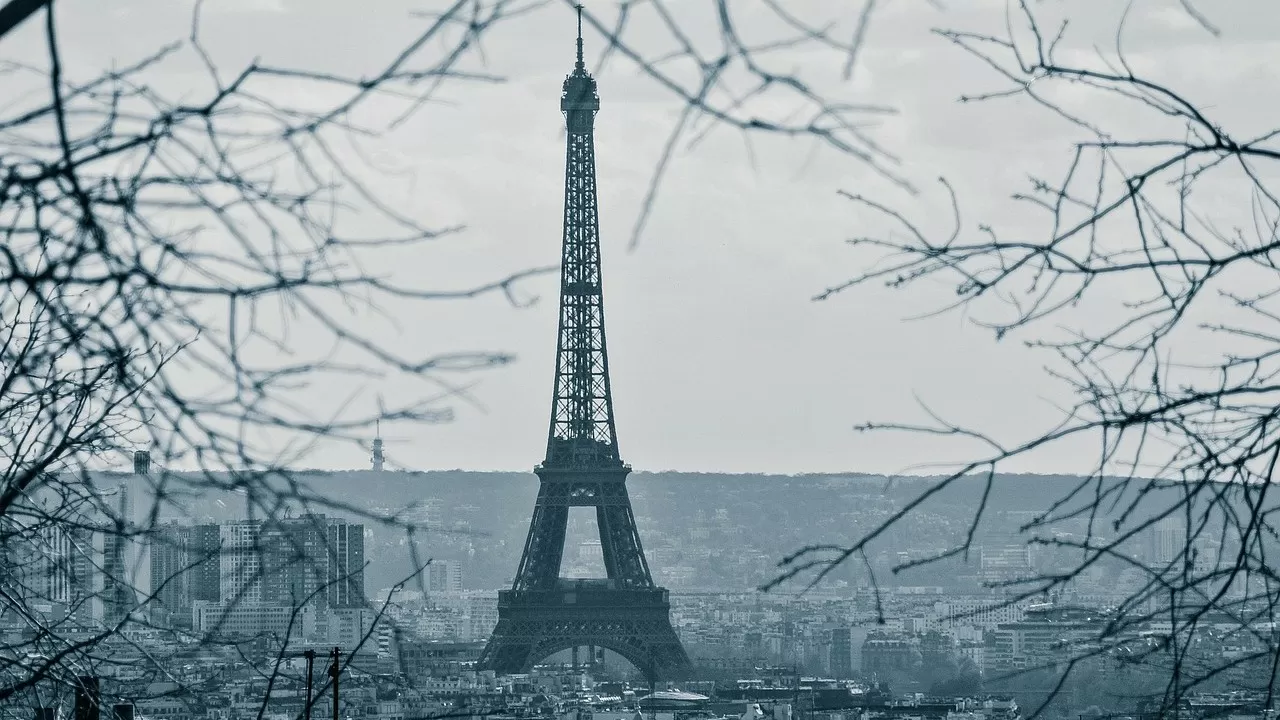 Арестован 26-летний француз, напавший с ножом на иностранцев в Париже 