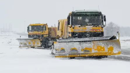 В четырех областях Казахстана закрыли дороги  