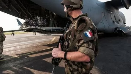 Франция закрыла посольство в Нигере, завершив вывод военного контингента