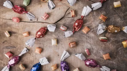 Аксуский акимат подарил особенным детям просроченные конфеты на новый год