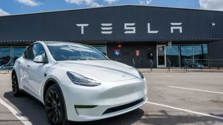 Tesla ақауға байланысты 2 млн көлігін кері қайтарып алды