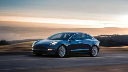 Автомашины Tesla, возможно, будут вызывать спасателей на место ДТП