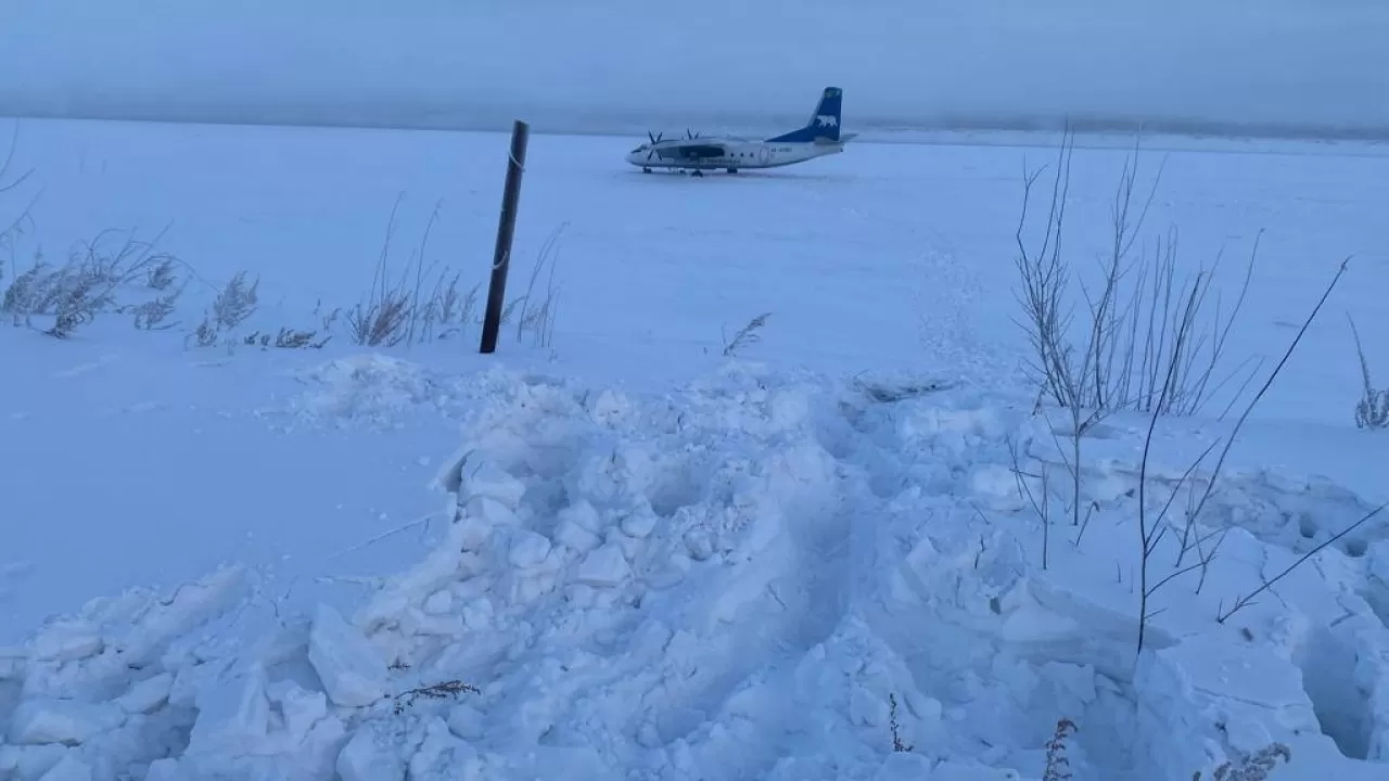 Не туда прибыл: АН-24 в Якутии приземлился на лед реки вместо аэродрома 