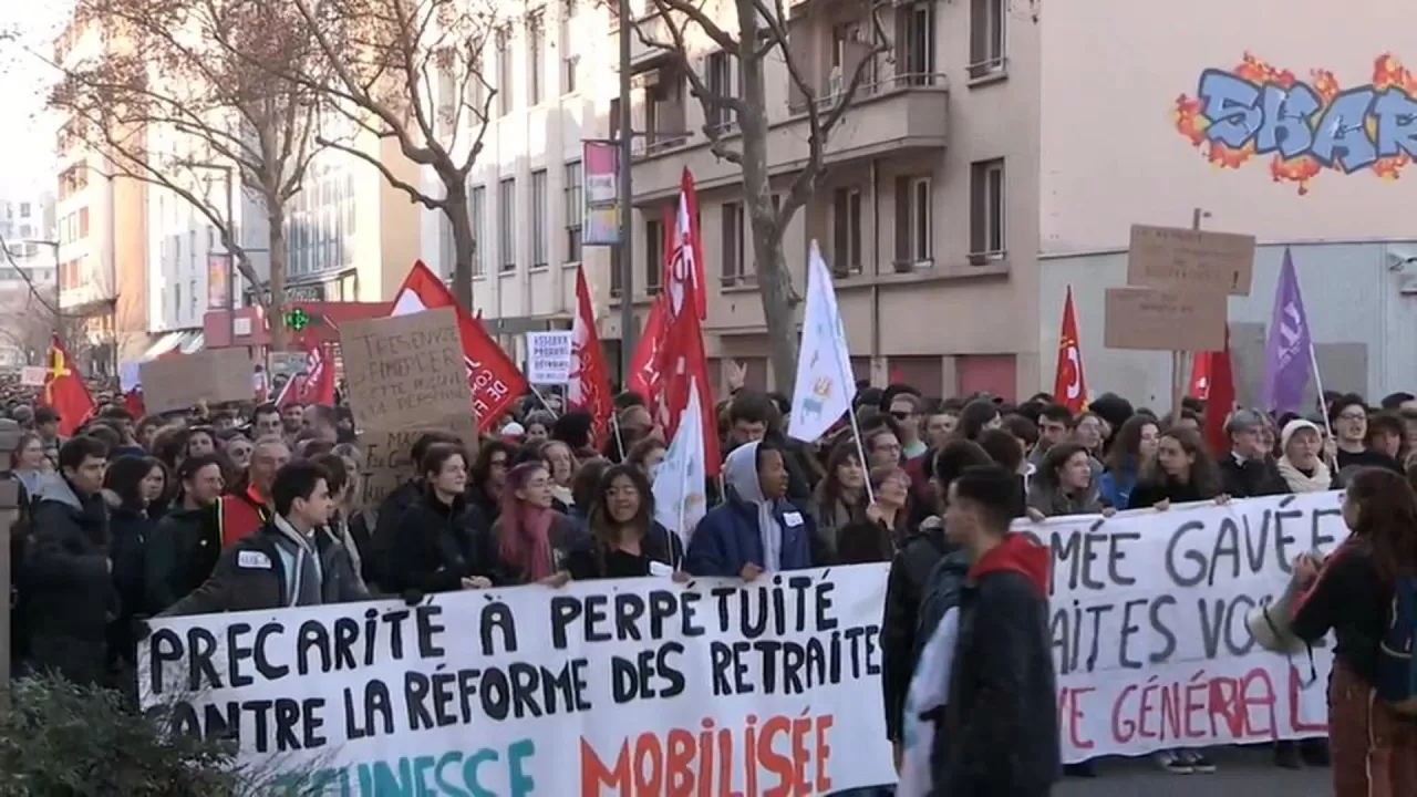 Во Франции очередная волна протестов против пенсионной реформы