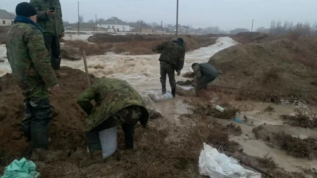 Түркістан облысындағы ахуал: суды бұру жұмыстары жүргізіліп жатыр