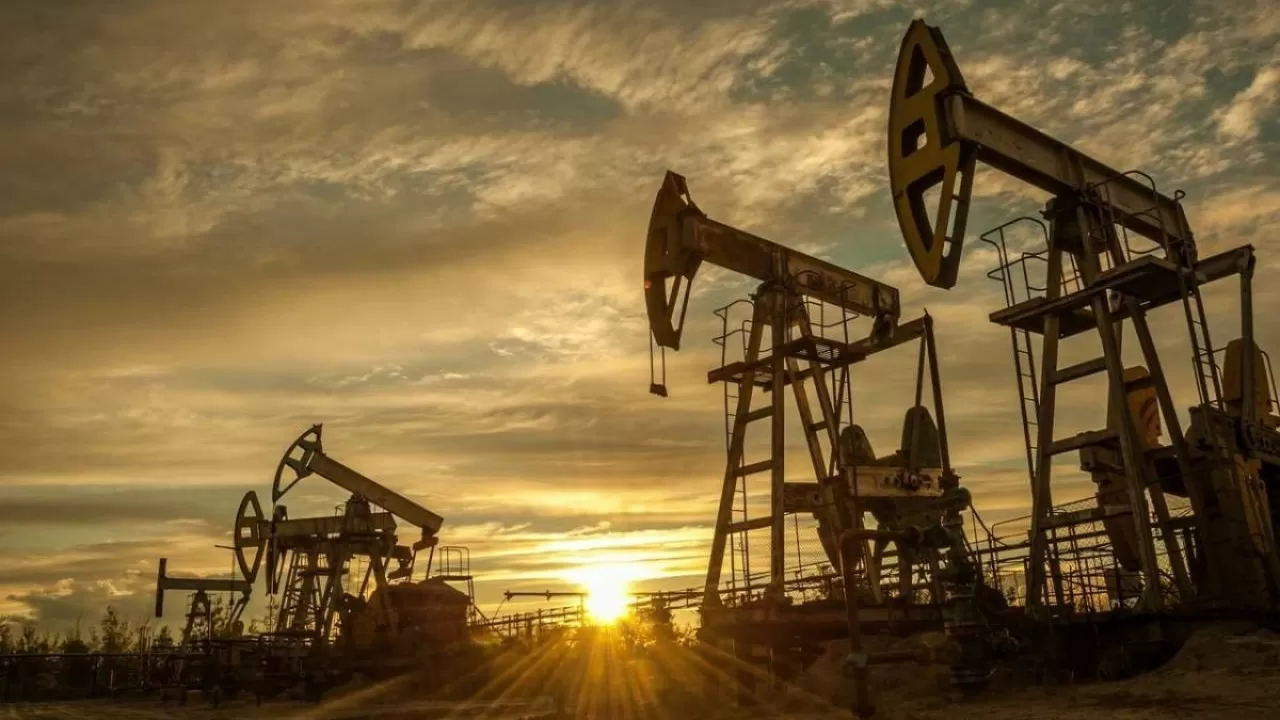 Нефть продолжает боковое движение в ожидании новостей из Китая и США