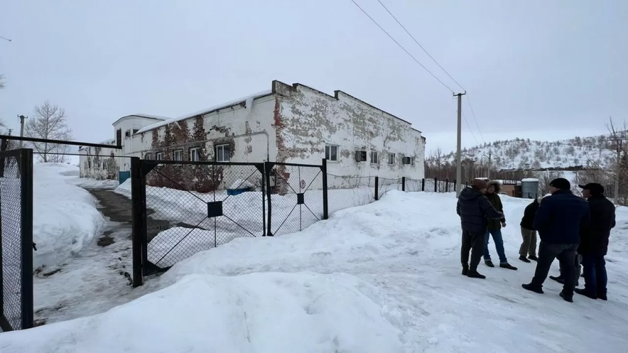 Нечем дышать: жители поселка в ВКО жалуются на загрязнение реки