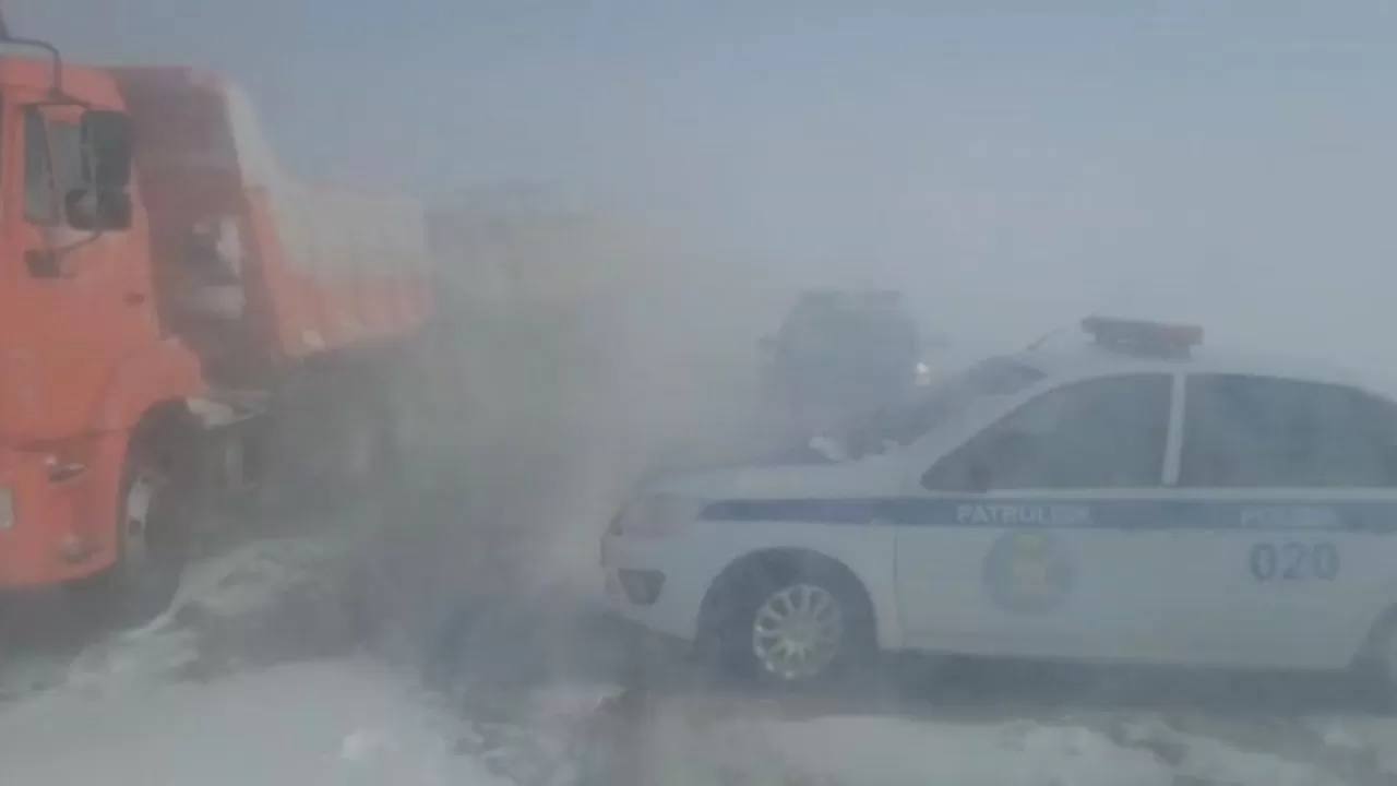 Ақтөбе облысында ірі жол апаты болып, 11 көлік соқтығысты