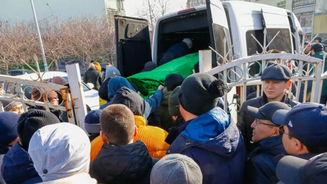 Алматыда қаралы қауым Мирболат Құрмашевті ақтық сапарға шығарып салды